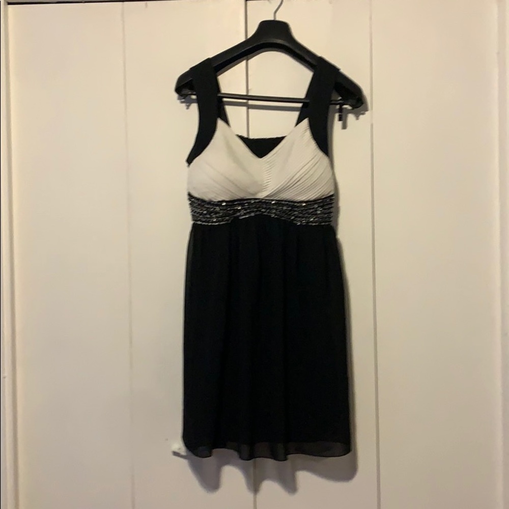 Black and whole mini dress